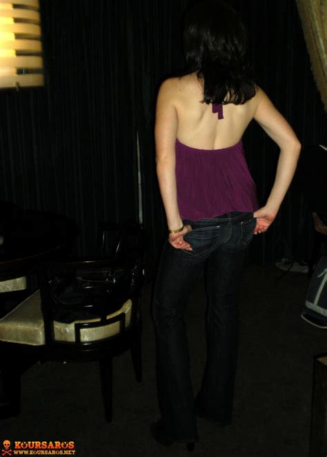 40άρα Μελαχρινή MiLf Με Μικρά Βυζιά Καυτό Κωλαράκι Και Περιποιημένο Μουνί KoUrSaRoS net