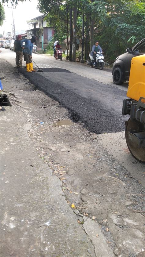 Dinas Pu Medan Kembali Perbaiki Jalan Yang Belum Sebulan Di Aspal Lsm