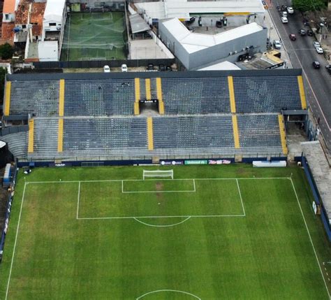 Torcida do Remo organiza mosaico em homenagem ao goleiro Vinícius para