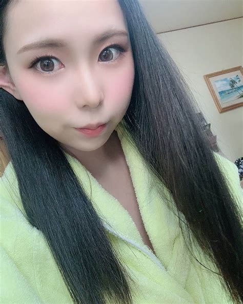 吉根ゆりあさんのインスタグラム写真 吉根ゆりあinstagram 「お気に入りの黄緑ローブ ᐛ و 吉根ゆりあ Av女優 バスローブ 過去写真発掘シリーズ」4月10日 20時