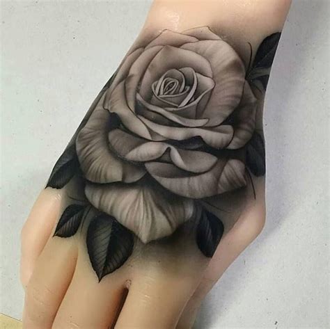 HERMOSO Tatuaje De Rosa En La Mano Tatuajes En La Mano Tatuajes De