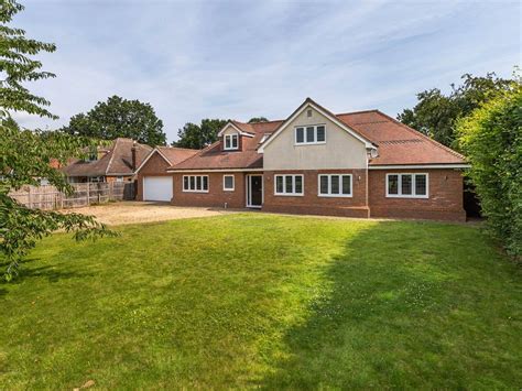 4 Bed Detached House For Sale In Holywell Road Studham Dunstable