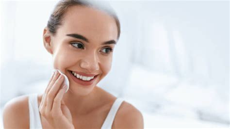 Face Cleaning Tips ফেসওয়াশ নাকি ক্লিনজার আপনার ত্বকের জন্য সেরা