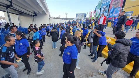 Emocionada La Afición De Gallos Blancos Vuelve Al Estadio Corregidora