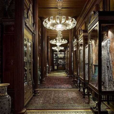 Sabyasachi Flagship Store In Mumbai: Decor Inspiration | LBB