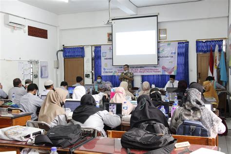 WORKSHOP PEMBUATAN MEDIA PEMBELAJARAN DAN PEMANFAATAN TIK DALAM