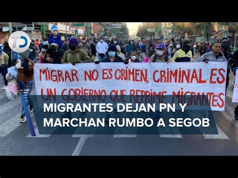 Caravana migrante protesta frente a Palacio Nacional concreta reunión