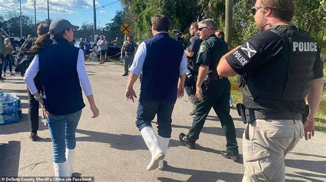 Expert Shoemakers Say Ron Desantis Is Wearing Heels Daily Mail Online