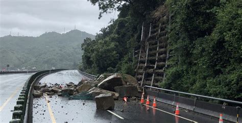 梅雨鋒面來襲苗栗有災情 多路段坍方中斷台72線巨石崩落 Yahoo奇摩時尚美妝