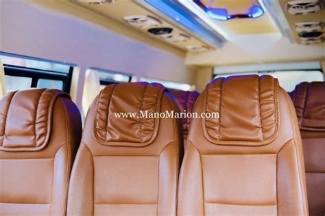 Interior Elf Long 19 Seat - ManoMarion Transport