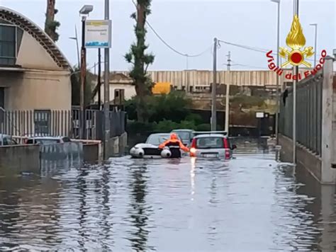 Maltempo In Sicilia Catania Allagata Esonda Il Fiume Salso A Licata