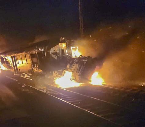 Cosenza Incidente Ferroviario A Corigliano Rossano Due Morti Treno