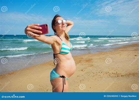 Pregnant Woman On Vacations Take Selfie At Beach Stock Image Image Of Phone Photographing