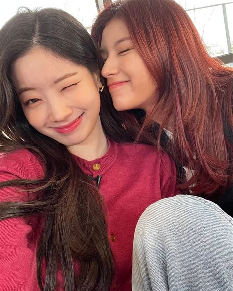 210521 Twice Instagram Update Sana And Dahyun Kpopping