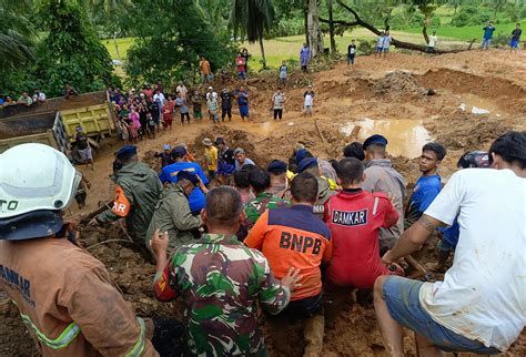 Padang Pariaman Dilanda Banjir Dan Tanah Longsor 3 Orang Meninggal Dunia