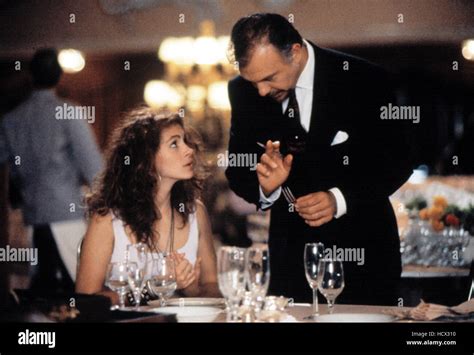 PRETTY WOMAN, Julia Roberts, Hector Elizondo, 1990 Stock Photo - Alamy