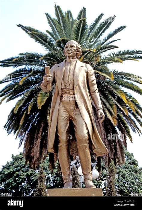 Father hidalgo statue hi-res stock photography and images - Alamy