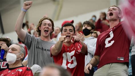 Alabama fans go nuts in Tuscaloosa celebrating national championship | Yardbarker