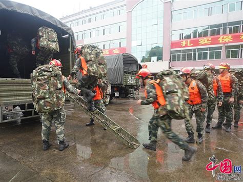 福建南平：强降雨导致内涝灾害 武警官兵紧急驰援 组图 图片中国中国网