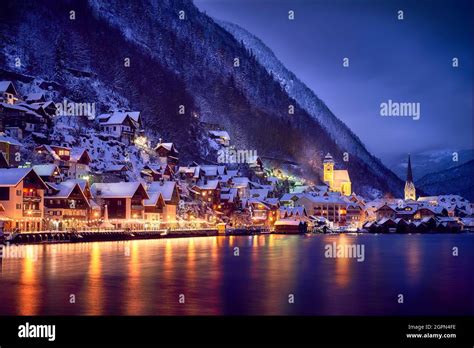 Hallstatt austria winter hi-res stock photography and images - Alamy