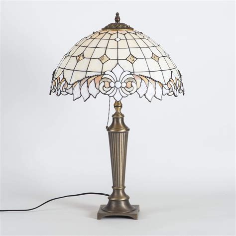 Classic stained glass Tiffany lamp with beveled inserts – Glass Art Stories