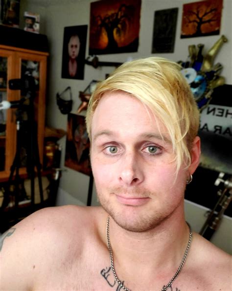 TikTok users are documenting their journey of getting black hair dye out 17