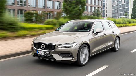 2019 Volvo V60 D4 | Front Three-Quarter