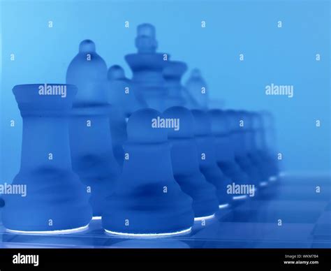 Glass chess board chess pieces hi-res stock photography and images - Alamy