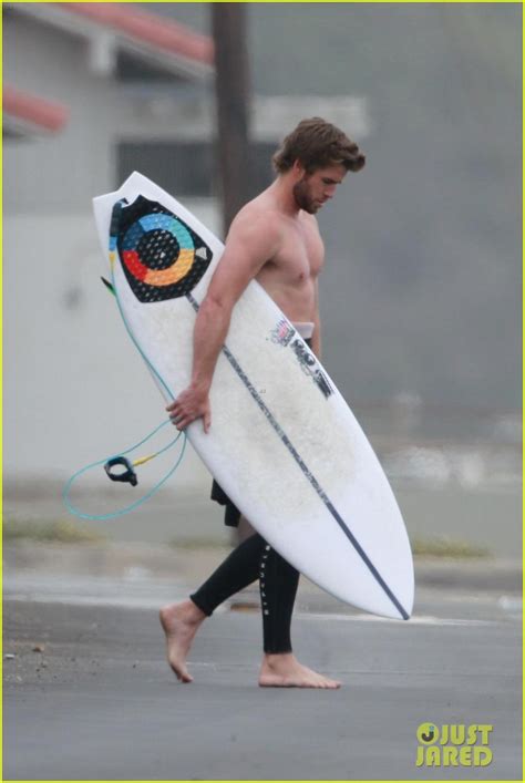 Liam Hemsworth Bares Hot Bod While Stripping Out Of Wetsuit Photo 4095857 Liam Hemsworth