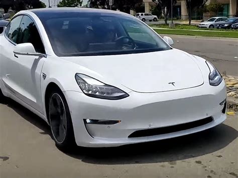 特斯拉model 3将在年底向预定者开放提前试驾 新浪汽车