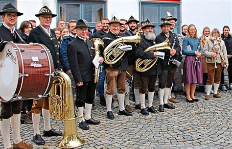 Mit Schwung Und Musik Ins Neue Jahr