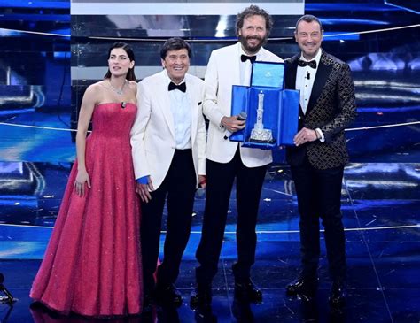 Sanremo 2022 Gianni Morandi E Jovanotti Vincono La Serata Delle Cover