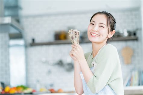 【30代女性のコロナ禍のお金事情】9割が『コロナ禍となり節約するようになった』と回答！お金をかけるのは「食事・趣味・美容」コロナ禍での美容の需要とは？｜エミナルクリニックのプレスリリース