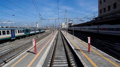 Cadavere Sui Binari Giallo Alla Stazione Termini La Repubblica