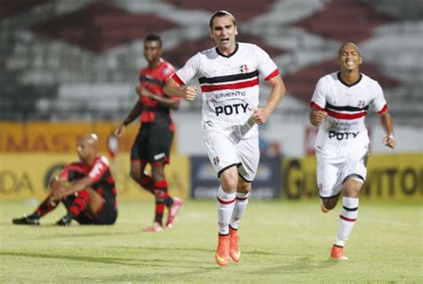 Léo Gamalho faz dois e Santa Cruz vence na estreia de Oliveira Canindé