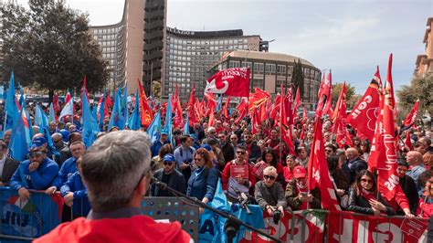 Sciopero Generale Cgil E Uil Grande Partecipazione A Presidio Sotto