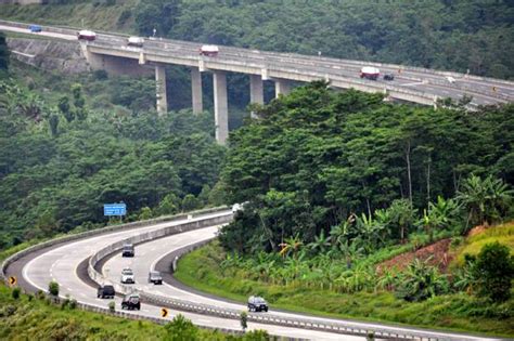 Mendag Sebut Pengusaha Rugi Akibat Jembatan Cisomang Rusak