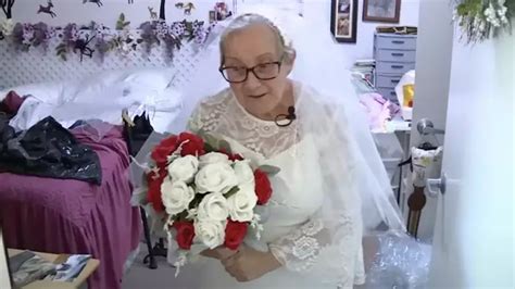 À 77 ans elle obtient enfin le mariage dont elle avait rêvé toute sa