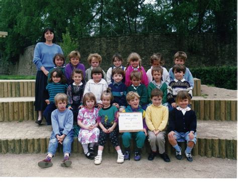 Photo De Classe Moyenne Section De Ecole Nouvelle Ville Copains