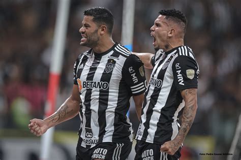 Juntos Hulk E Paulinho Têm Mais Gols Que Cruzeiro No Ano