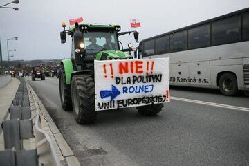 Biskup Leszkiewicz apeluje o wsparcie protestu rolników