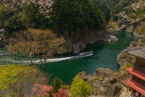 「瀞峡」三県境にまたがる風光明媚な大峡谷。巨岩・奇岩とエメラルドグリーンの流れ ピクスポット 絶景・風景写真・撮影スポット・撮影