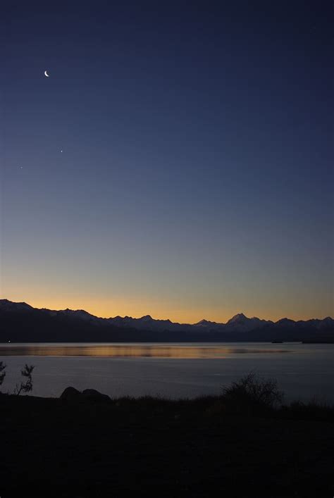 nueva zelanda lago montañas luna reflejo relajante escénico