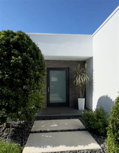 benjamin moore oxford white paint 4