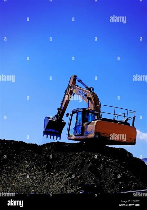 Jcb Mechanical Digger Diggers Hi Res Stock Photography And Images Alamy