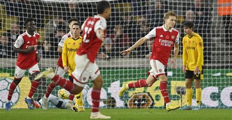 Arsenal Beat Wolves 2 0 To Extend Premier League Lead