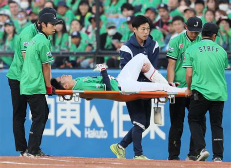 画像・写真：負傷退場の塩見 プロ野球：時事ドットコム