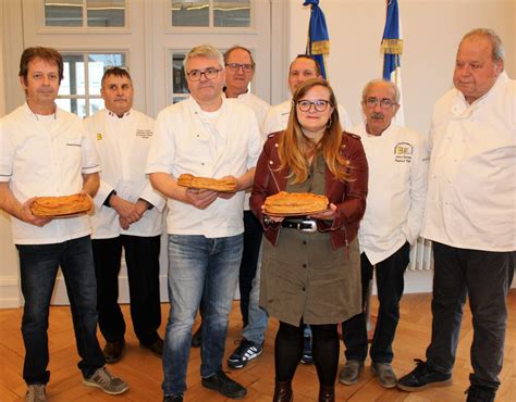 Sarrebourg Les boulangers partagent une galette avec la sous préfète