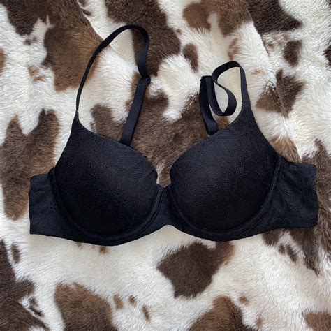 Black push up bra - 34A but fits 30/32A $4.49... - Depop