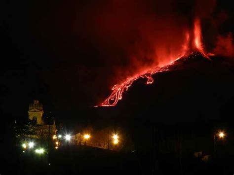 Dramatic Eruption of Mount Etna Caught in Photos | Live Science